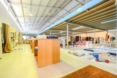 Armazém para Arrendamento em Anta e Guetim