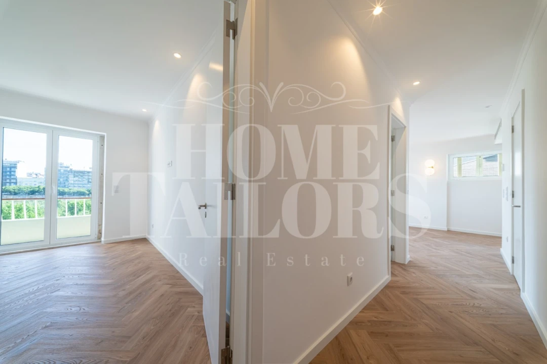 Apartamento T2 para Venda em Campolide Foto 7