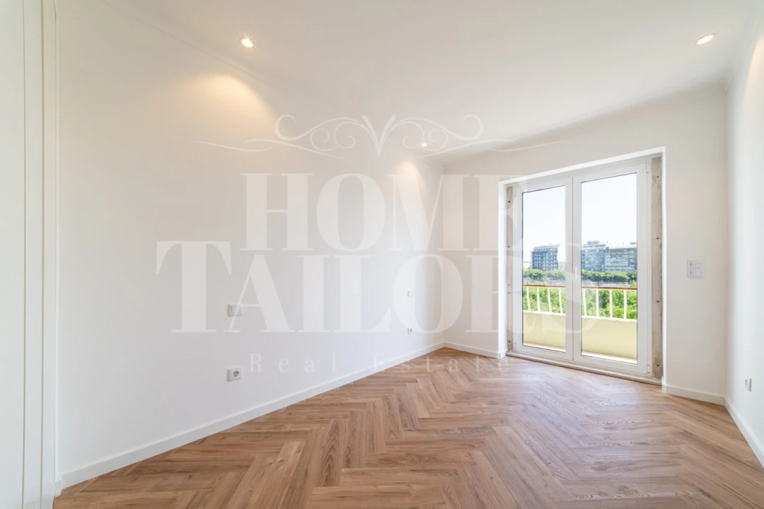 Apartamento T2 para Venda em Campolide Foto 10