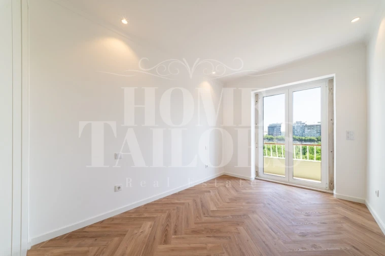 Apartamento T2 para Venda em Campolide Foto 10