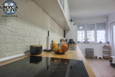 Apartamento T2 para Venda em Laranjeiro e Feijó