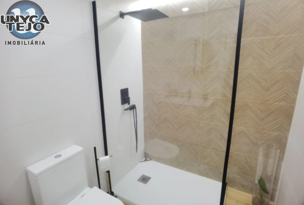 Apartamento T2 para Venda em Laranjeiro e Feijó Foto 16