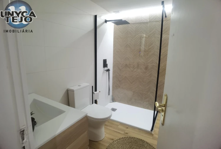 Apartamento T2 para Venda em Laranjeiro e Feijó Foto 15