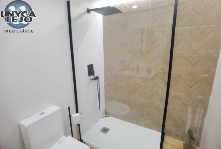 Apartamento T2 para Venda em Laranjeiro e Feijó Foto 16