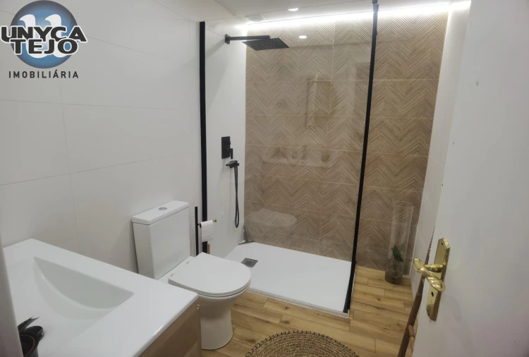 Apartamento T2 para Venda em Laranjeiro e Feijó Foto 18