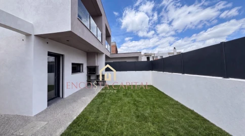 Moradia T3 para Venda em Fernao Ferro