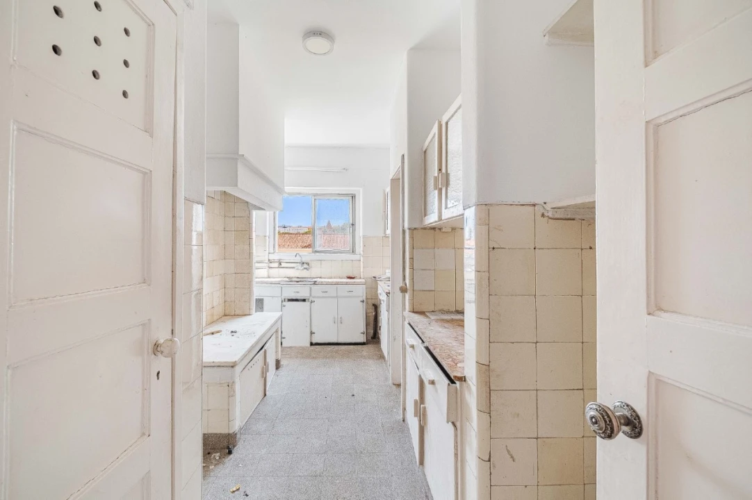 Apartamento T4 para Venda em Alvalade Foto 2