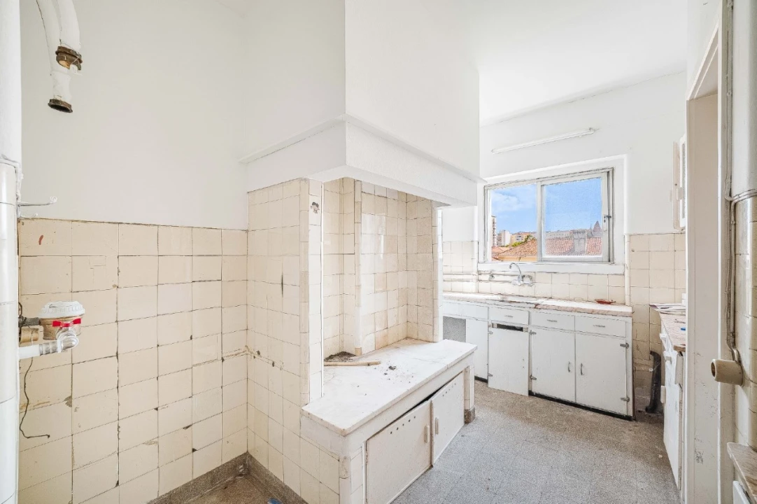 Apartamento T4 para Venda em Alvalade Foto 6