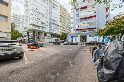 Apartamento T4 para Venda em Alvalade