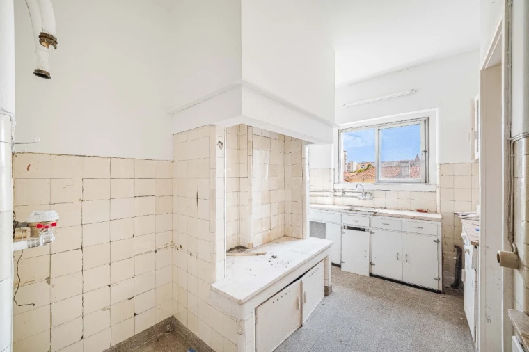 Apartamento T4 para Venda em Alvalade Foto 6