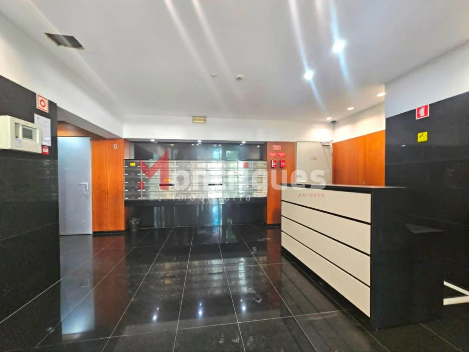 Apartamento T3 para Arrendamento em Parque das Nações Foto 2