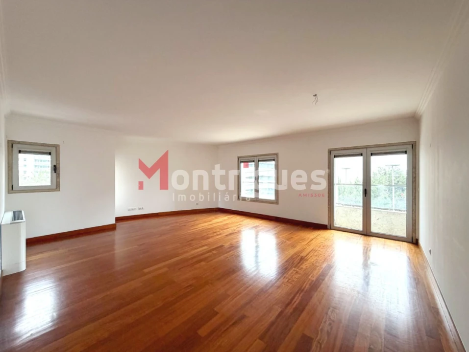 Apartamento T3 para Arrendamento em Parque das Nações Foto 9