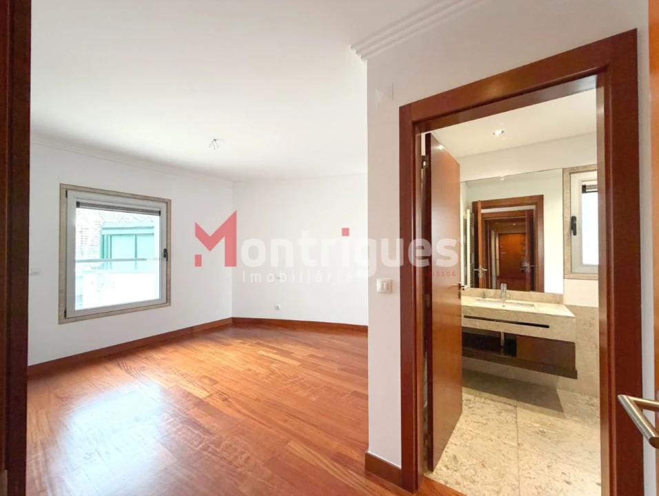 Apartamento T3 para Arrendamento em Parque das Nações Foto 17