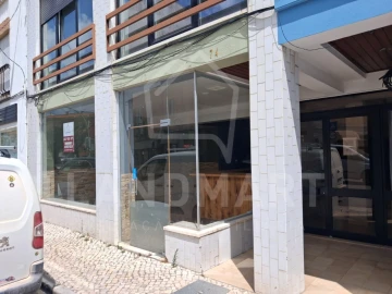 Loja para Arrendamento em Benedita