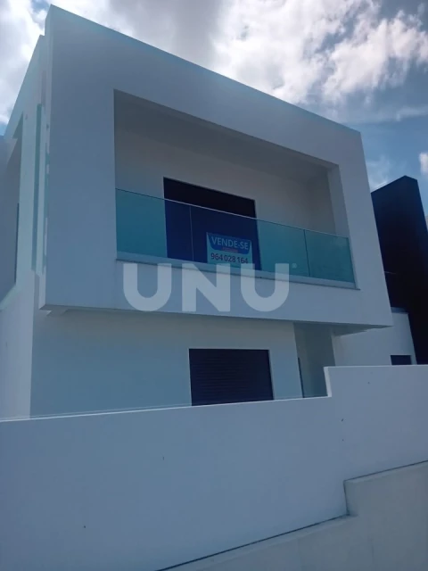 Moradia T4 para Venda em Corroios