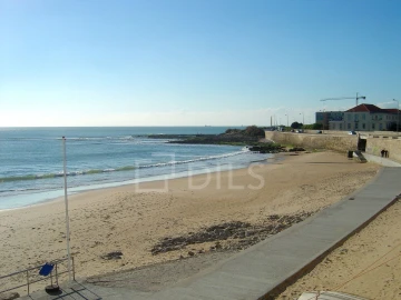 Apartamento T1 para Venda em Carcavelos e Parede