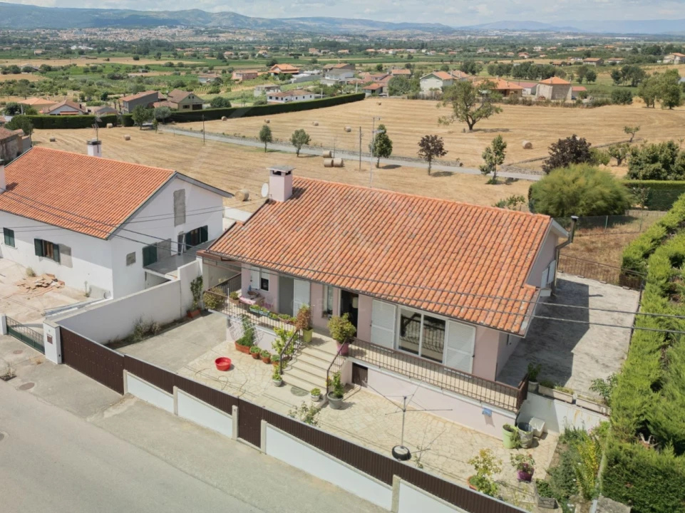 Moradia T4 para Venda em Eiras, São Julião de Montenegro e Cela Foto 3
