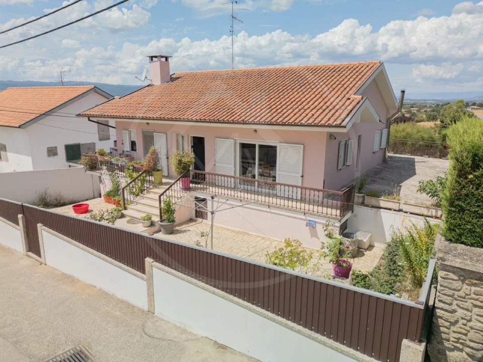 Moradia T4 para Venda em Eiras, São Julião de Montenegro e Cela Foto 4