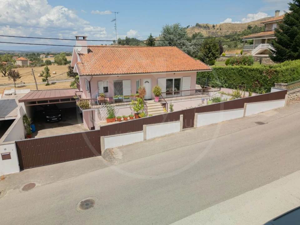 Moradia T4 para Venda em Eiras, São Julião de Montenegro e Cela Foto 5