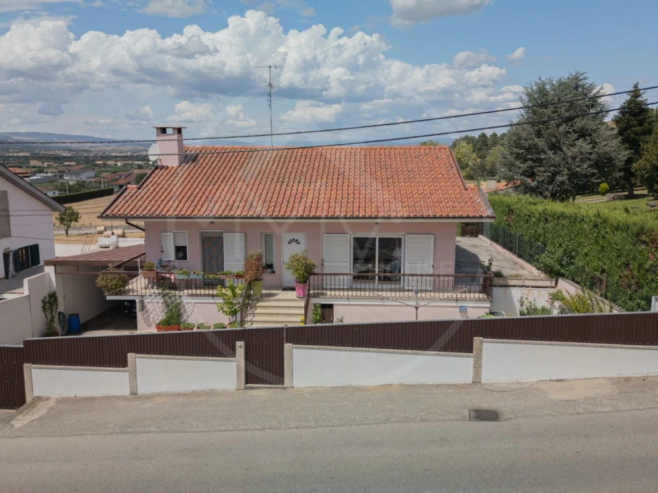 Moradia T4 para Venda em Eiras, São Julião de Montenegro e Cela Foto 11