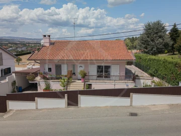 Moradia T4 para Venda em Eiras, São Julião de Montenegro e Cela