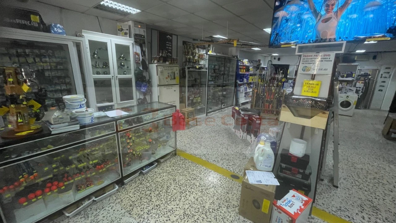 Loja para Cedência de Quotas em Póvoa de Santa Iria e Forte da Casa Foto 4