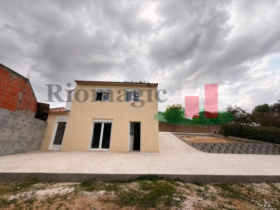Moradia T2 para Venda em Outeiro da Cortiçada e Arruda dos Pisões Foto 5