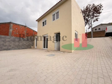 Moradia T2 para Venda em Outeiro da Cortiçada e Arruda dos Pisões