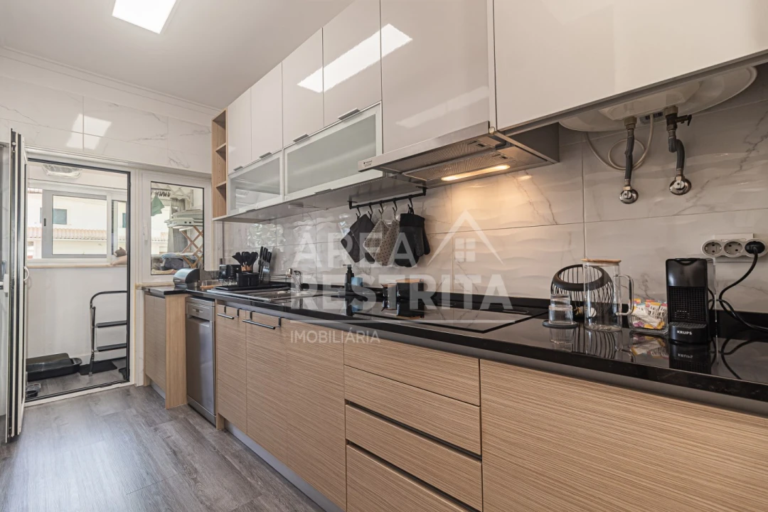 Apartamento T2 para Venda em Charneca de Caparica e Sobreda Foto 2