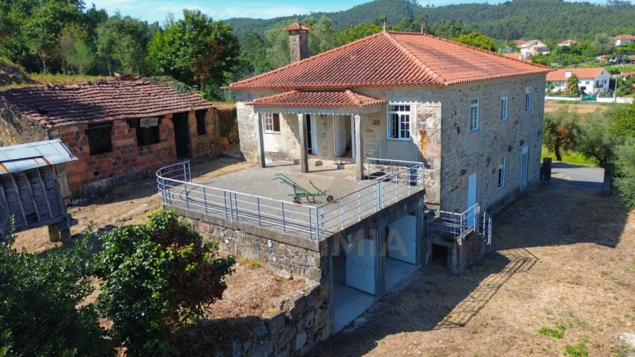 Moradia T3 para Venda em Calvelo Foto 2