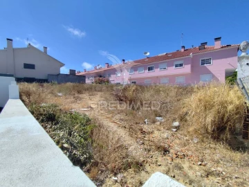 Terreno para Venda em Charneca de Caparica e Sobreda
