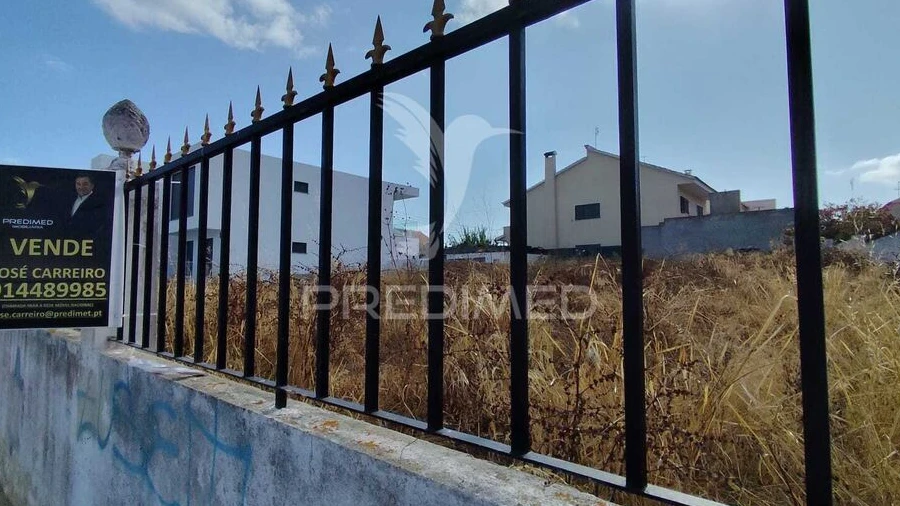 Terreno para Venda em Charneca de Caparica e Sobreda