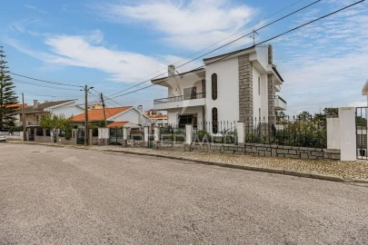 Moradia T7 para Venda em Corroios