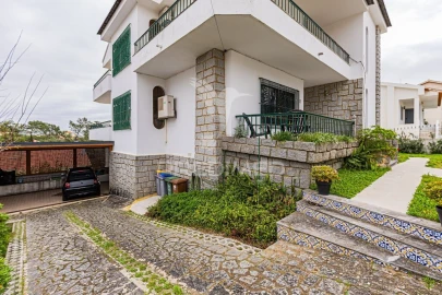 Moradia T7 para Venda em Corroios