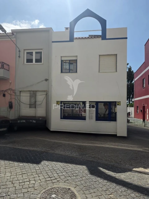 Moradia T4 para Venda em Póvoa de Santa Iria e Forte da Casa
