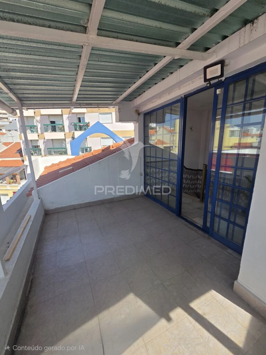 Moradia T4 para Venda em Póvoa de Santa Iria e Forte da Casa Foto 2