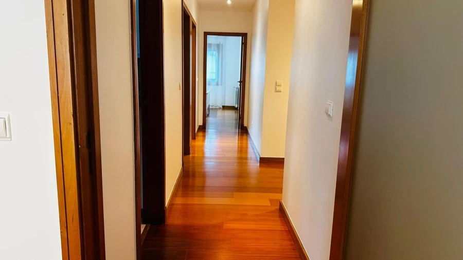 Apartamento T2 para Arrendamento em Darque Foto 10