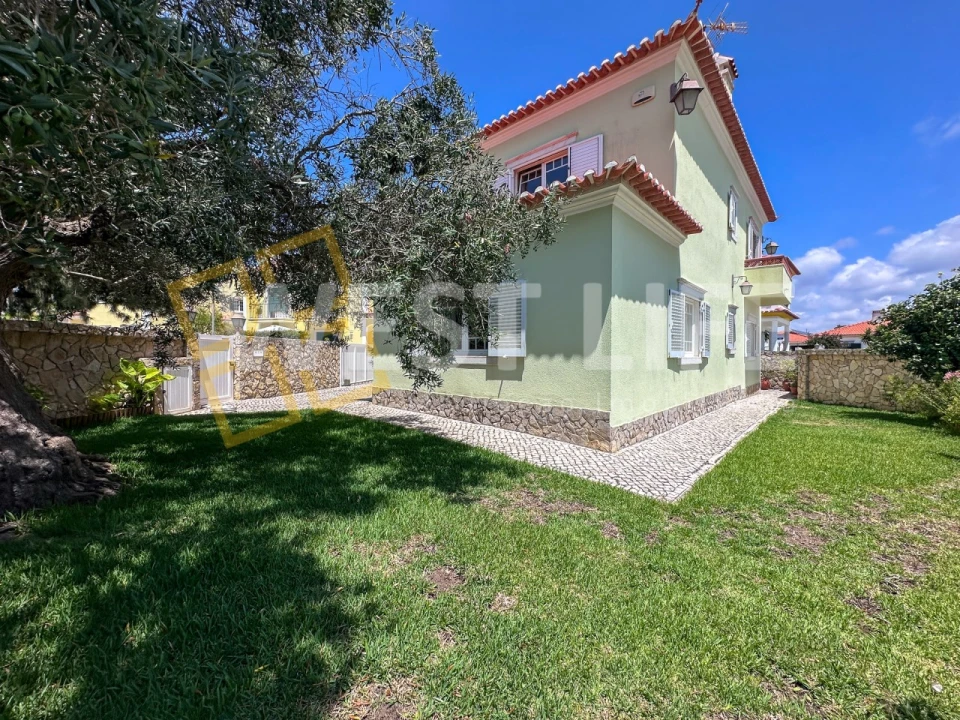 Moradia T4 para Venda em Carvoeira Foto 8