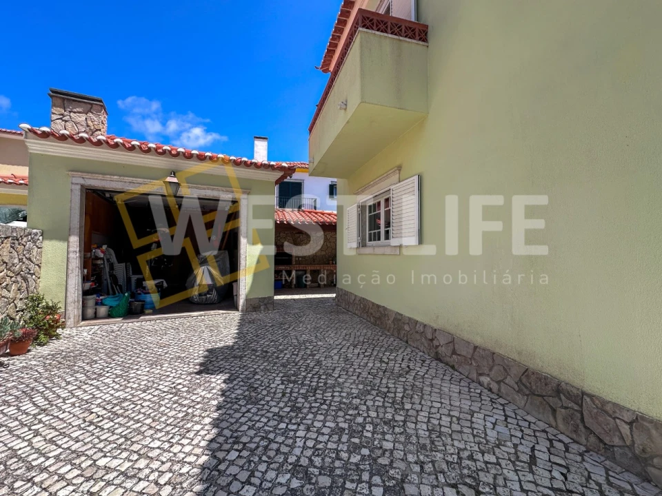 Moradia T4 para Venda em Carvoeira Foto 36