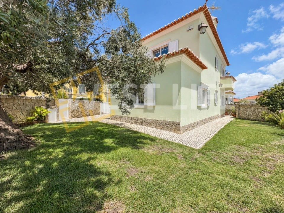 Moradia T4 para Venda em Carvoeira Foto 4