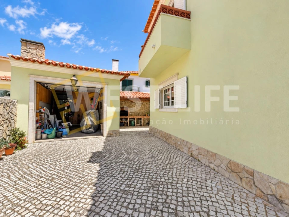 Moradia T4 para Venda em Carvoeira Foto 37