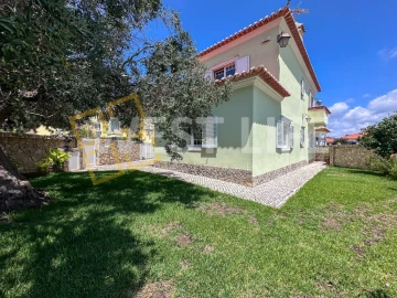 Moradia T4 para Venda em Carvoeira