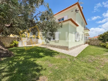 Moradia T4 para Venda em Carvoeira