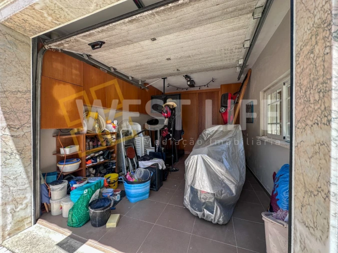 Moradia T4 para Venda em Carvoeira Foto 37