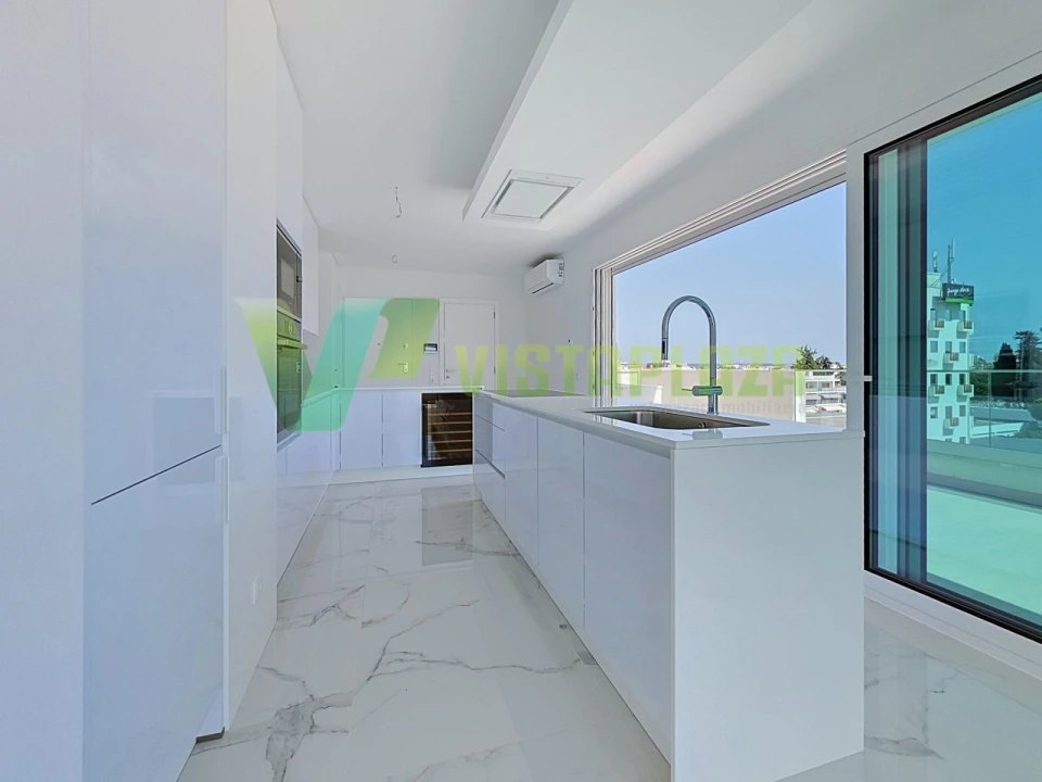 Apartamento T3 para Venda em Portimão Foto 3