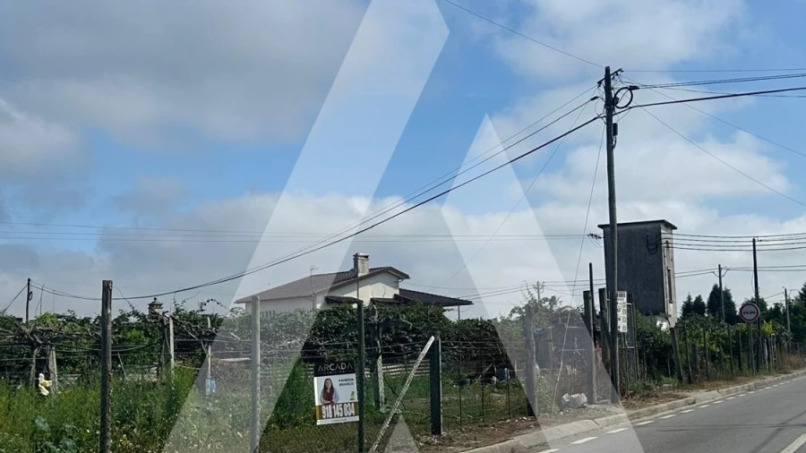 Terreno para Venda em Covões e Camarneira