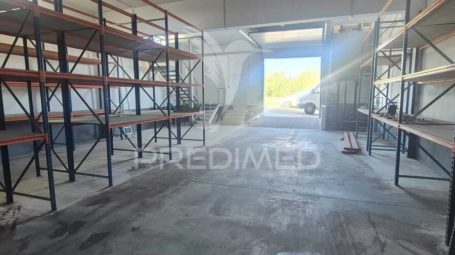 Armazém para Arrendamento em São João das Lampas e Terrugem