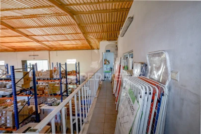 Armazém para Venda em Estremoz (Santa Maria e Santo André)