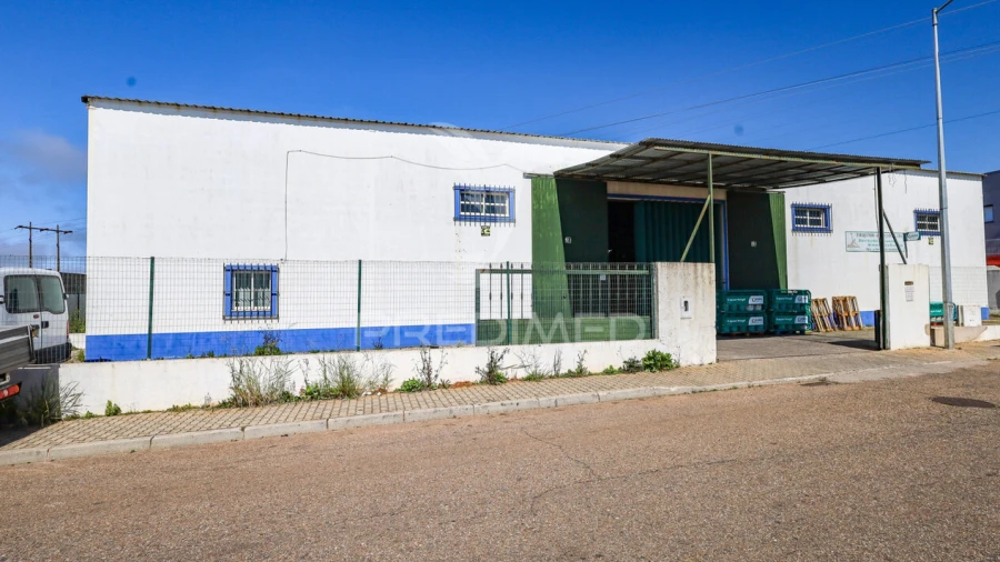 Armazém para Venda em Estremoz (Santa Maria e Santo André)