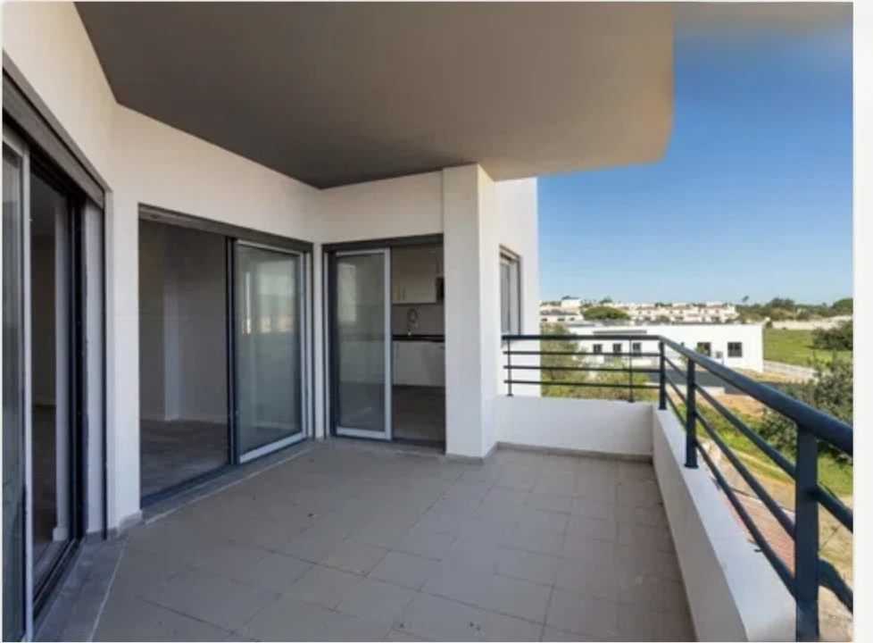 Apartamento T3 para Venda em Quelfes Foto 2